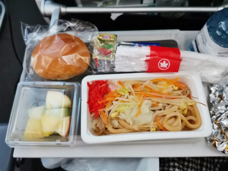 エアカナダの機内食（中間食）