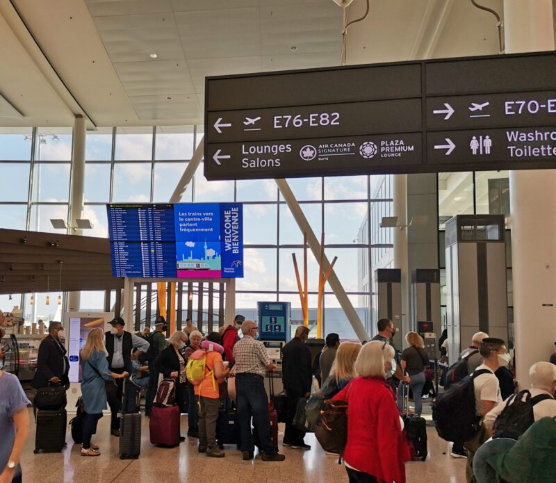 トロント空港のマスク事情